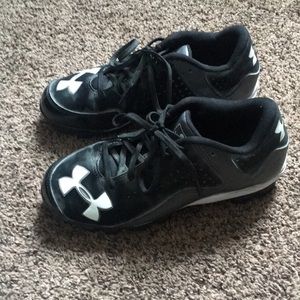 Girls cleats Under Armour-- 2.5 youth